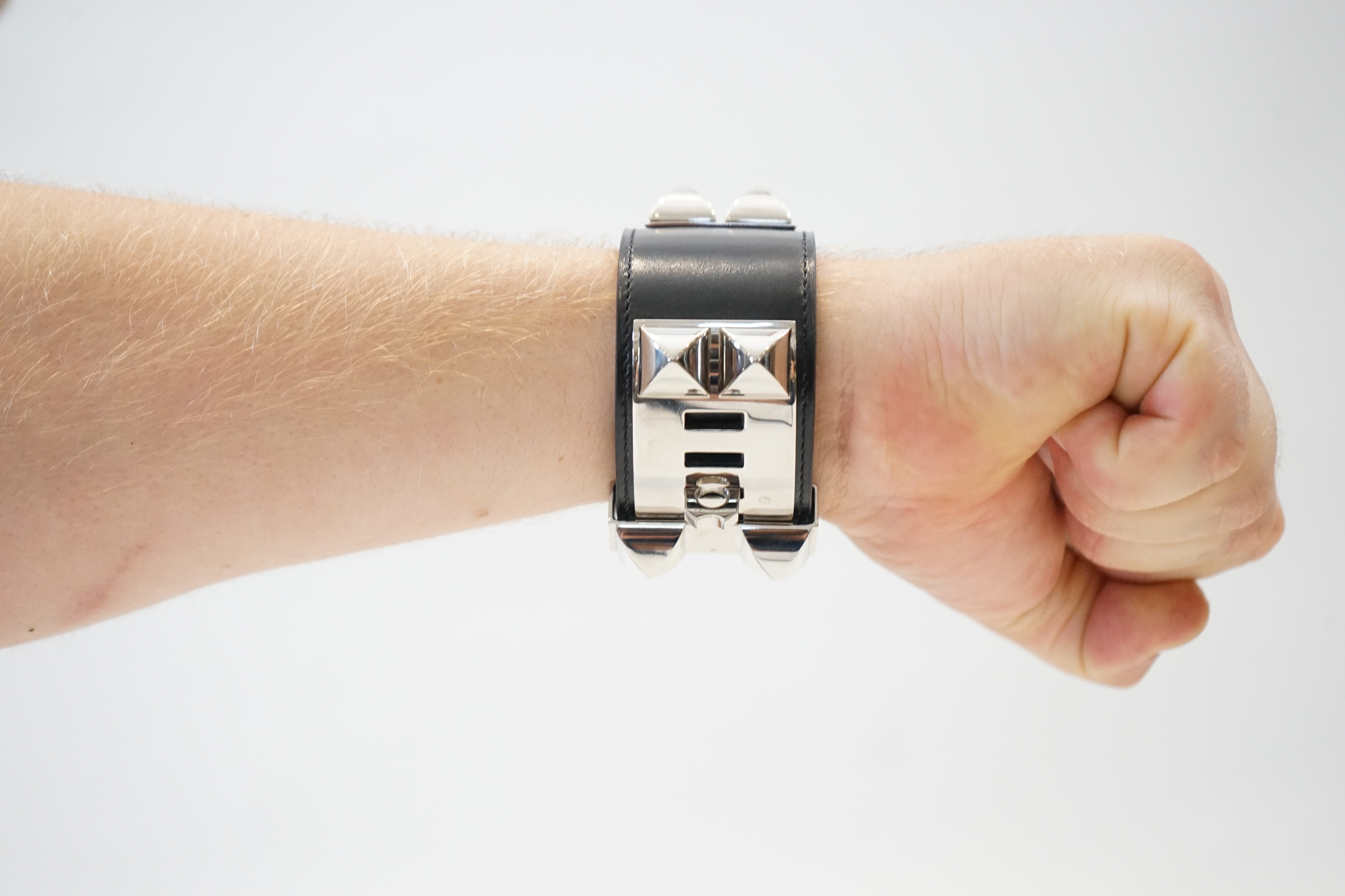 An Hermès Collier De Chien bracelet in black calf leather wrist size approx. 24cm, width: 4cm